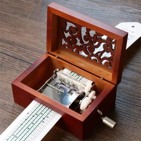 Simple DIY Hand Cranked Music Box 